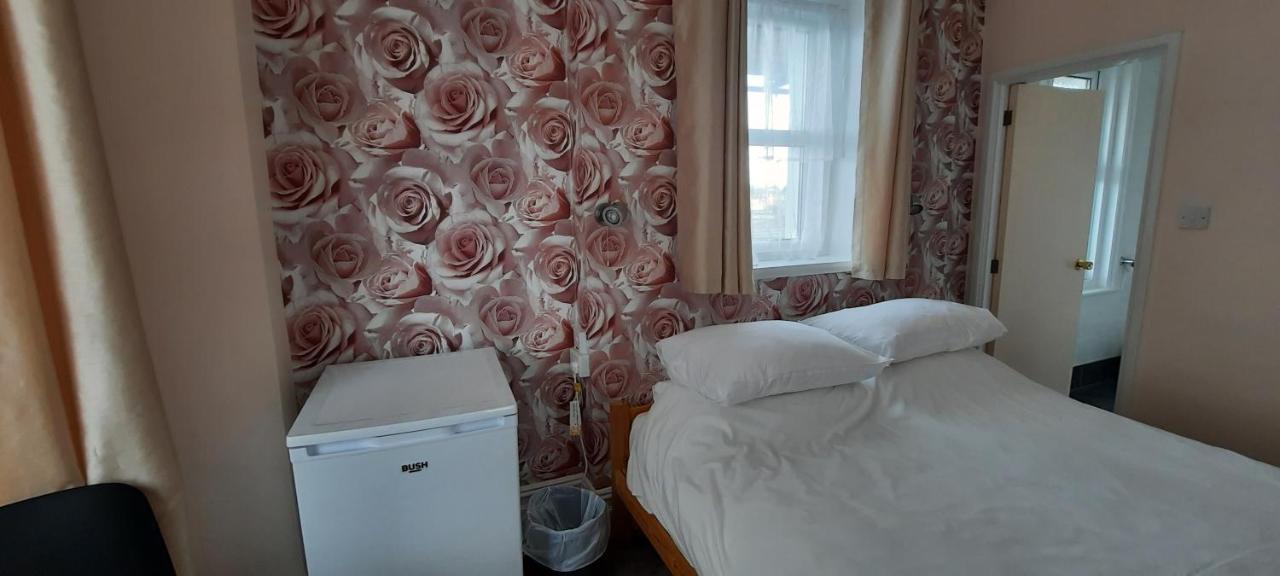 בורנמות' Dolphins Hotel מראה חיצוני תמונה
