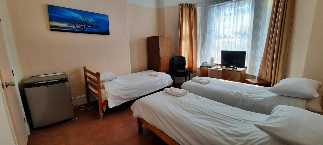 בורנמות' Dolphins Hotel מראה חיצוני תמונה